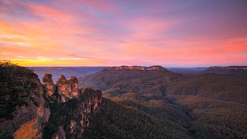 A view of the Blue Mountains, one of the many natural wonders you can see when visiting Sydney